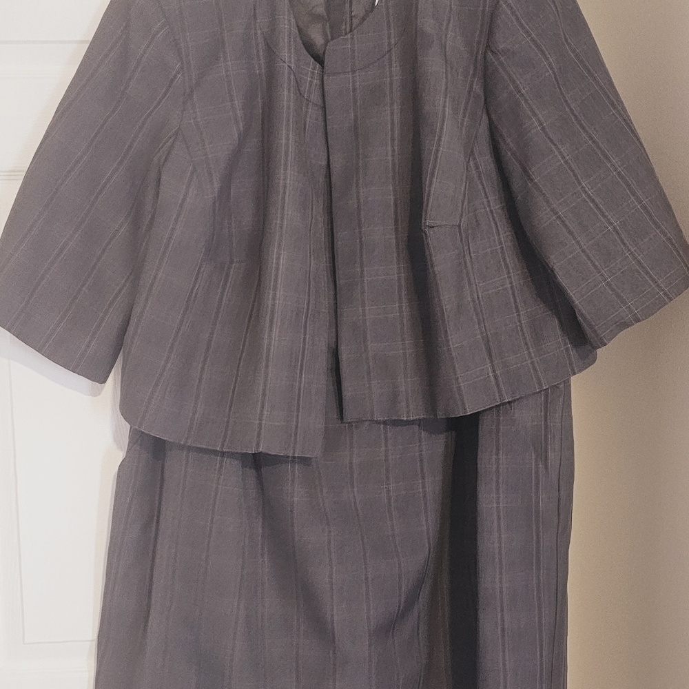 Women's 2 piece dress suit with bolero jacket